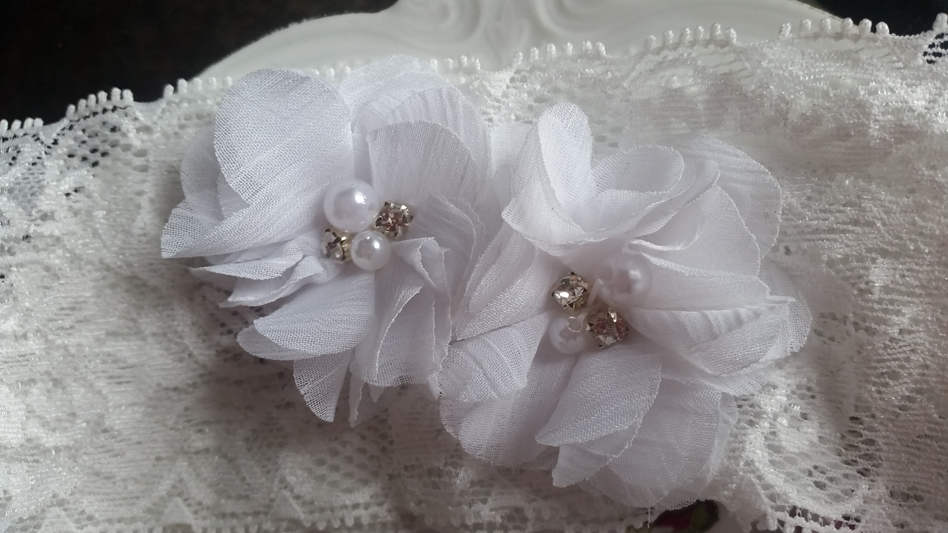 DIY Lace Wedding Garter – Morgan Does Crafts